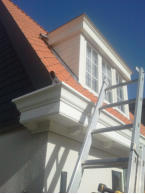 Detail neuslijst en sier / goot klossen